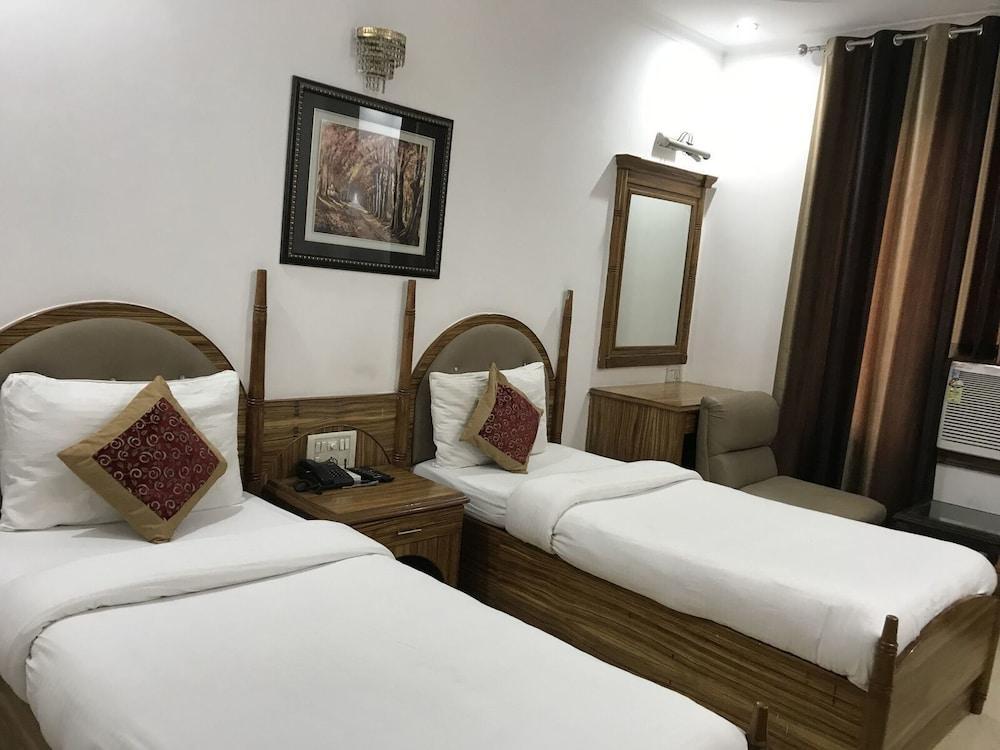 Tjs Royal Hotel Delhi  Eksteriør bilde