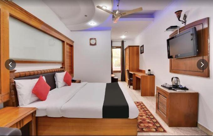 Tjs Royal Hotel Delhi  Eksteriør bilde