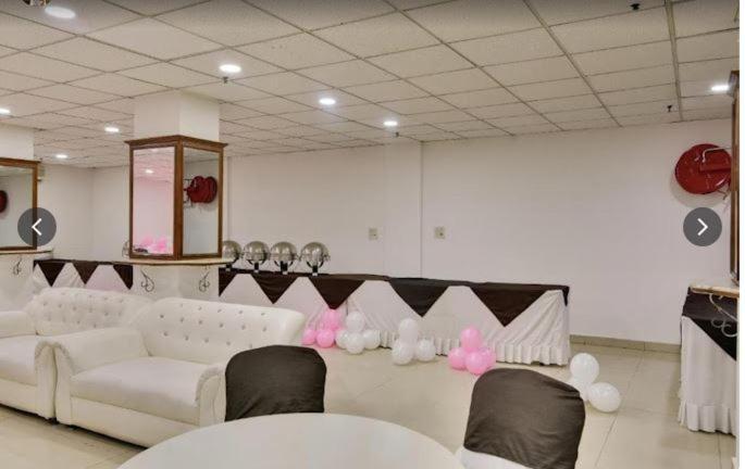 Tjs Royal Hotel Delhi  Eksteriør bilde